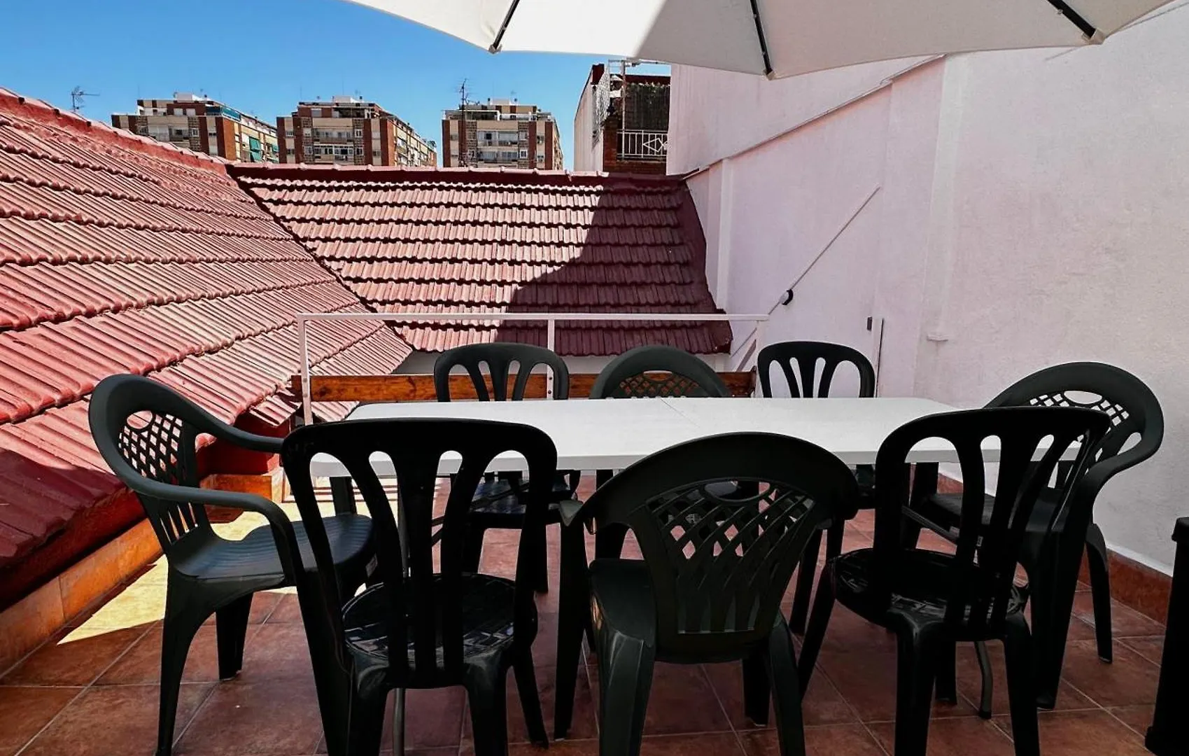Сasa de vacaciones Amplia Casa Entera Con Patio Y Terraza Para Familia Y Grupo De Amigos Málaga