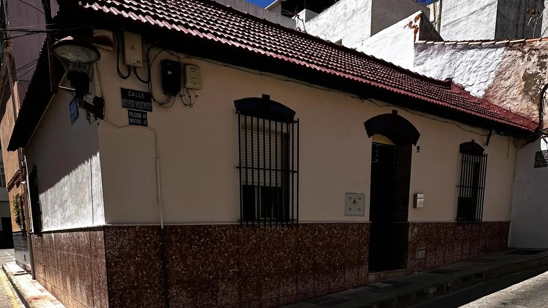 Amplia Casa Entera Con Patio Y Terraza Para Familia Y Grupo De Amigos Málaga