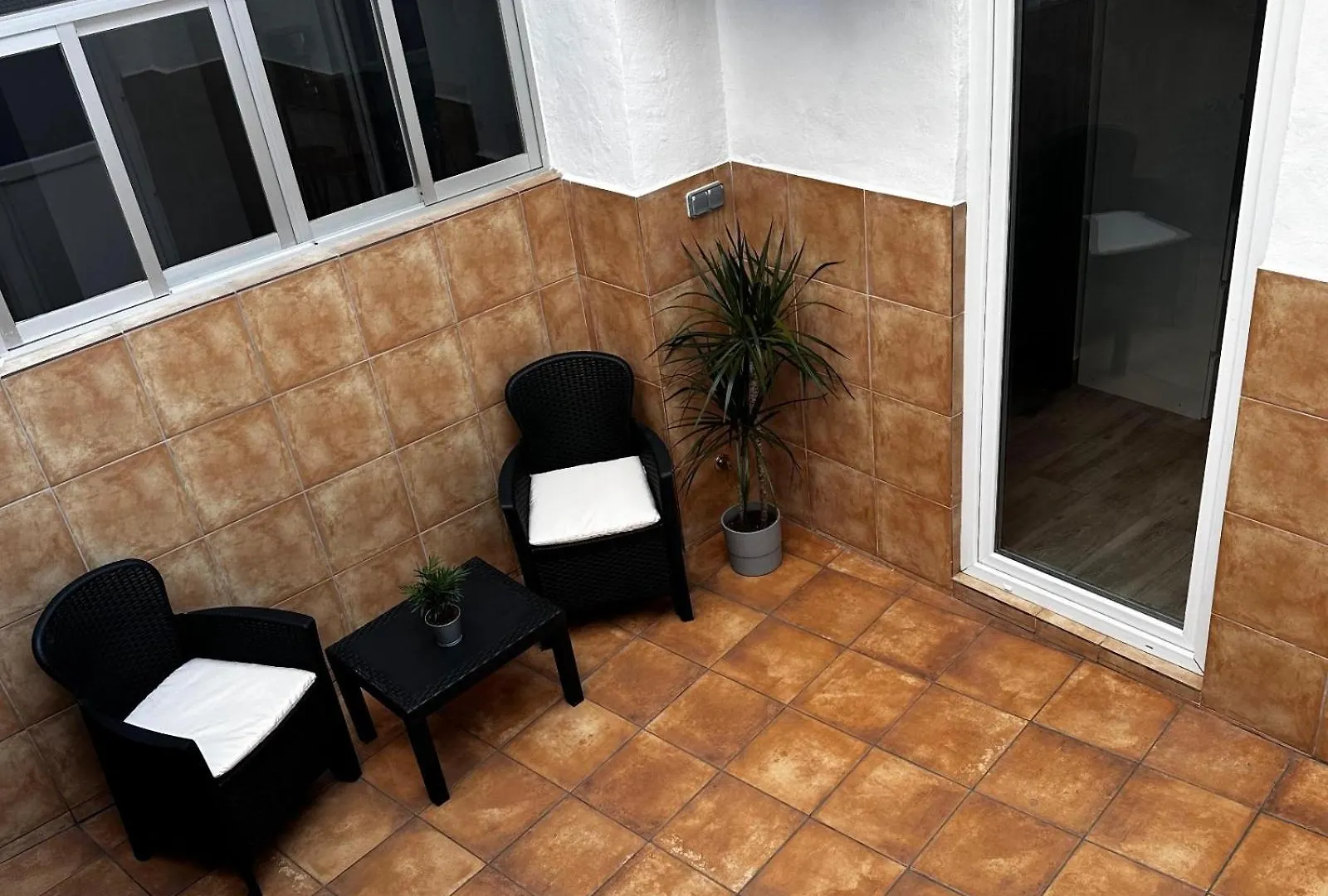 Amplia Casa Entera Con Patio Y Terraza Para Familia Y Grupo De Amigos Málaga Сasa de vacaciones
