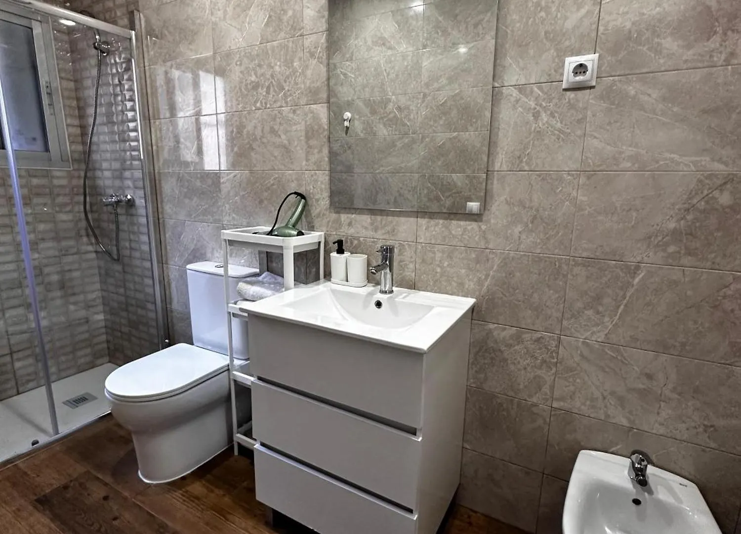Amplia Casa Entera Con Patio Y Terraza Para Familia Y Grupo De Amigos Málaga