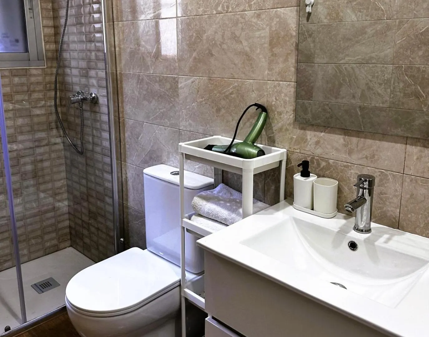 Holiday home Amplia Casa Entera Con Patio Y Terraza Para Familia Y Grupo De Amigos Malaga Spain
