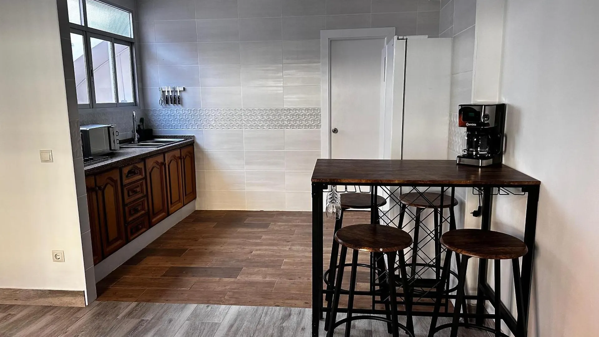 Amplia Casa Entera Con Patio Y Terraza Para Familia Y Grupo De Amigos Malaga Spain